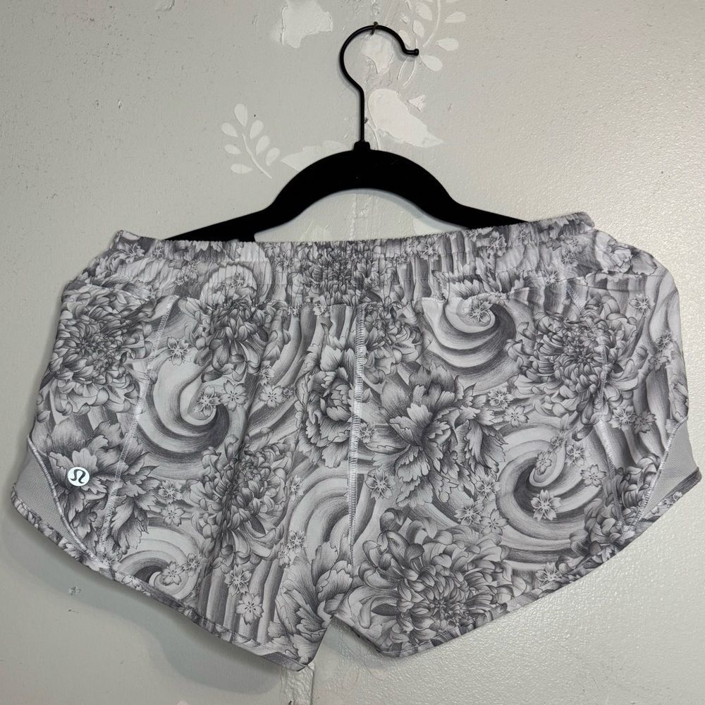 Size 4 Lululemon Floral Shorts Flowers Size Pocket Inside Pocket EUC